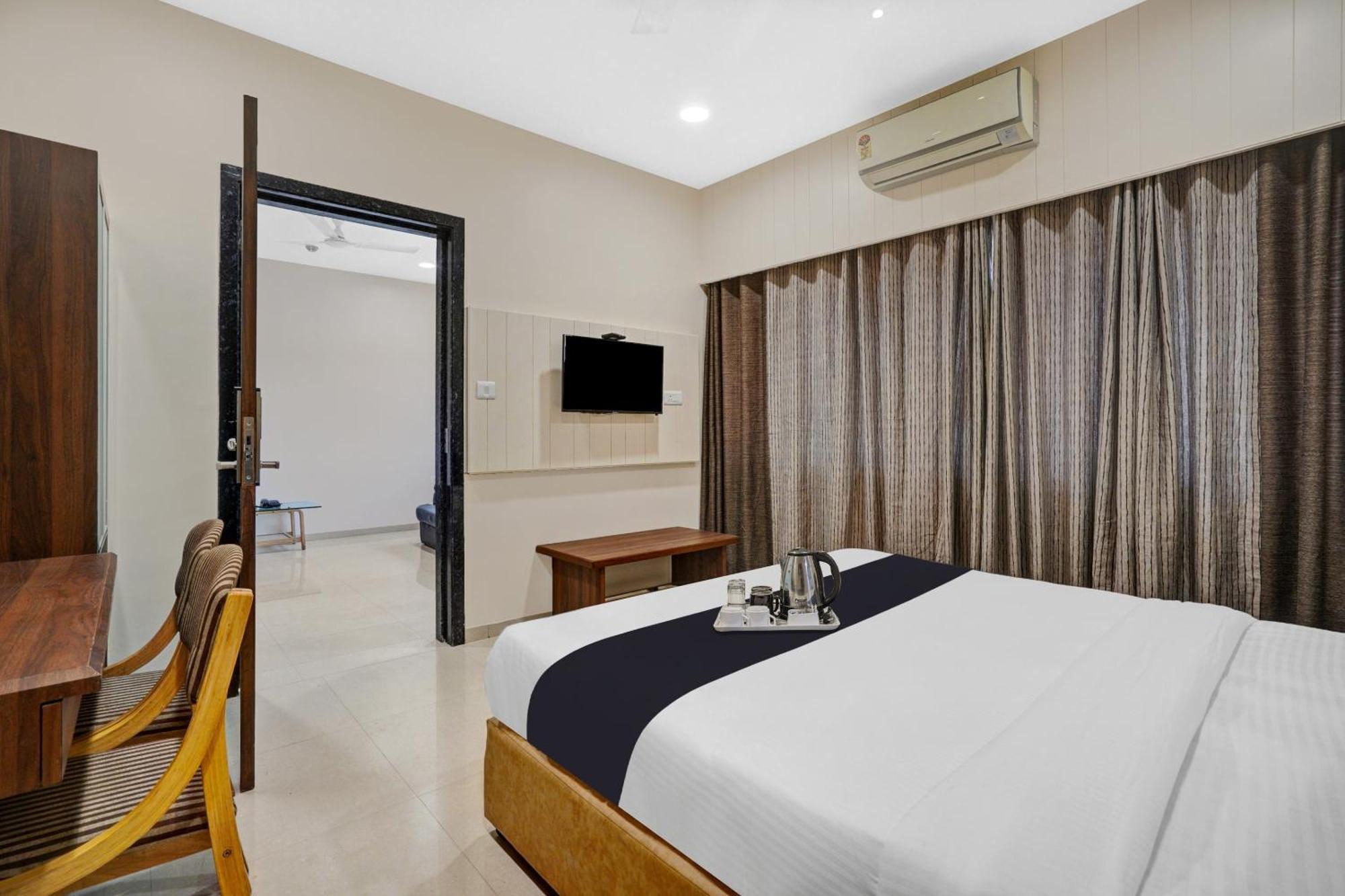 Clubhouse Hotel Raajpath Vadodara Luaran gambar