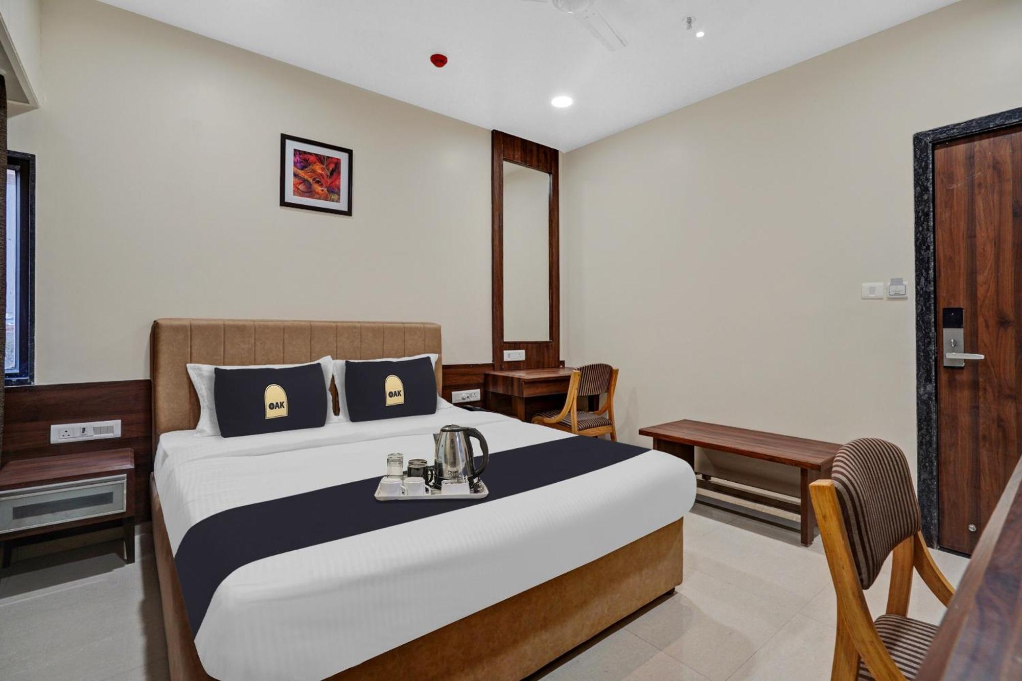 Clubhouse Hotel Raajpath Vadodara Luaran gambar