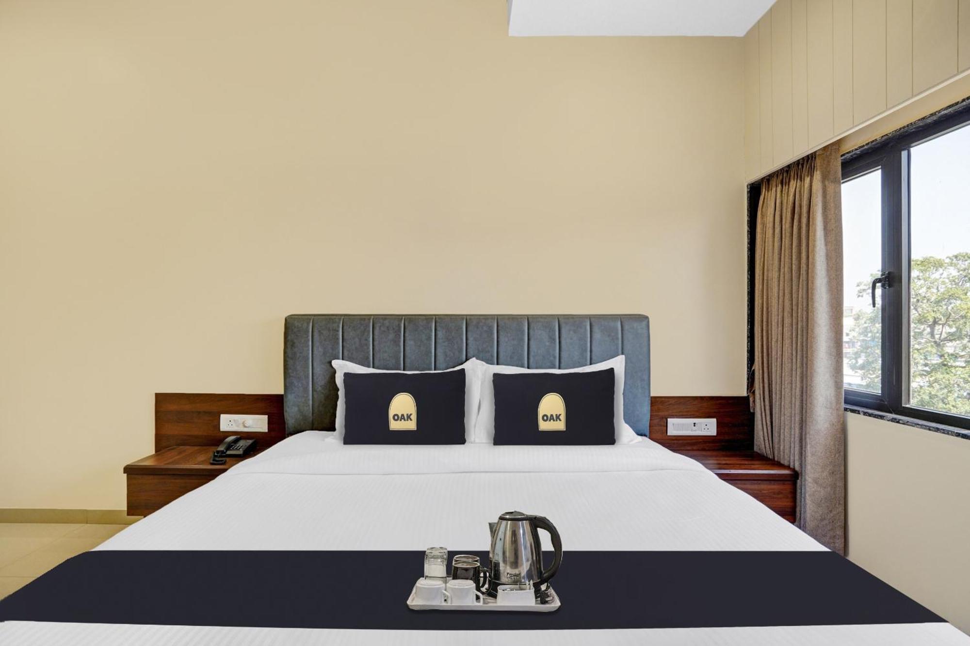 Clubhouse Hotel Raajpath Vadodara Luaran gambar