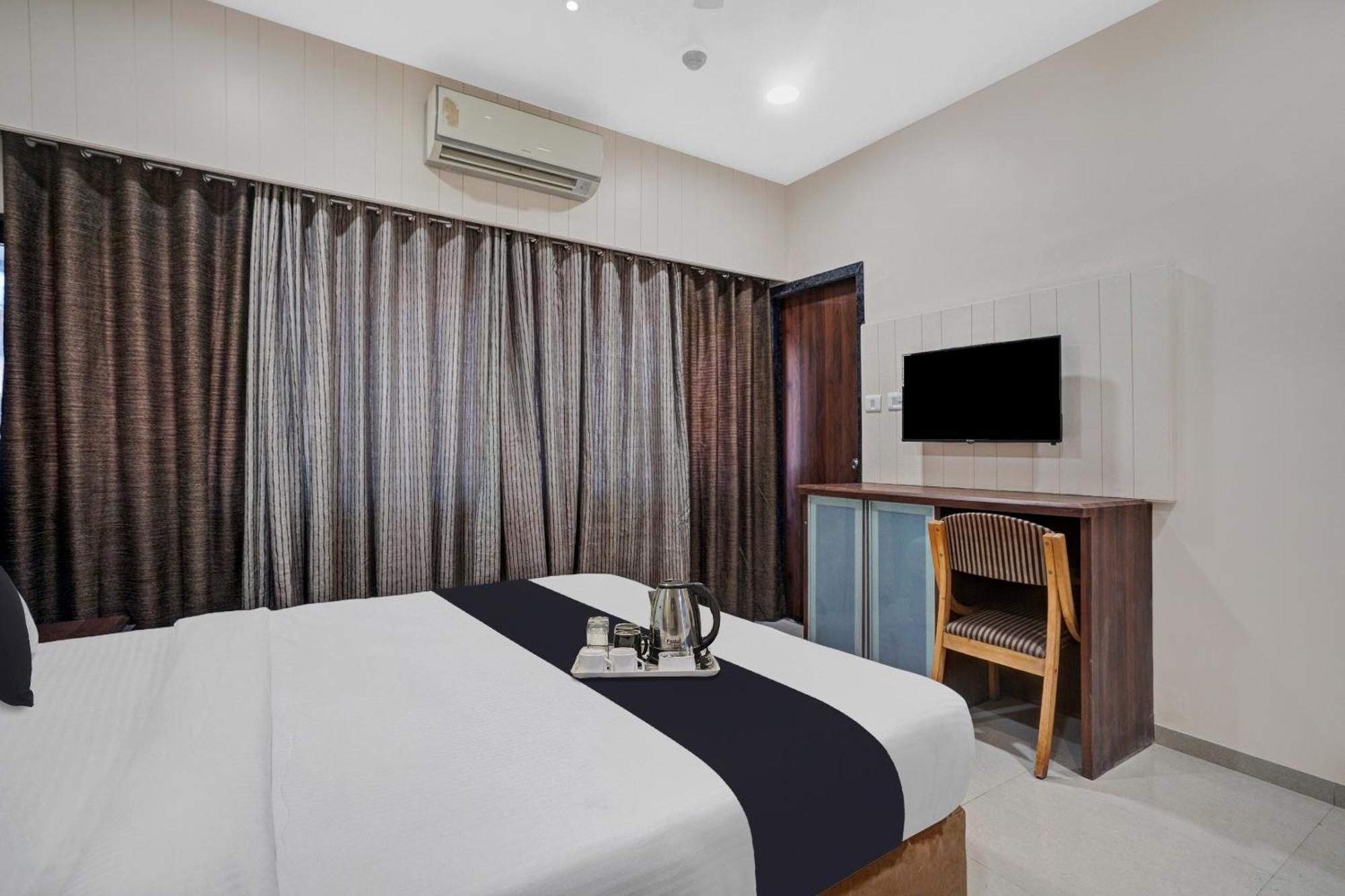 Clubhouse Hotel Raajpath Vadodara Luaran gambar
