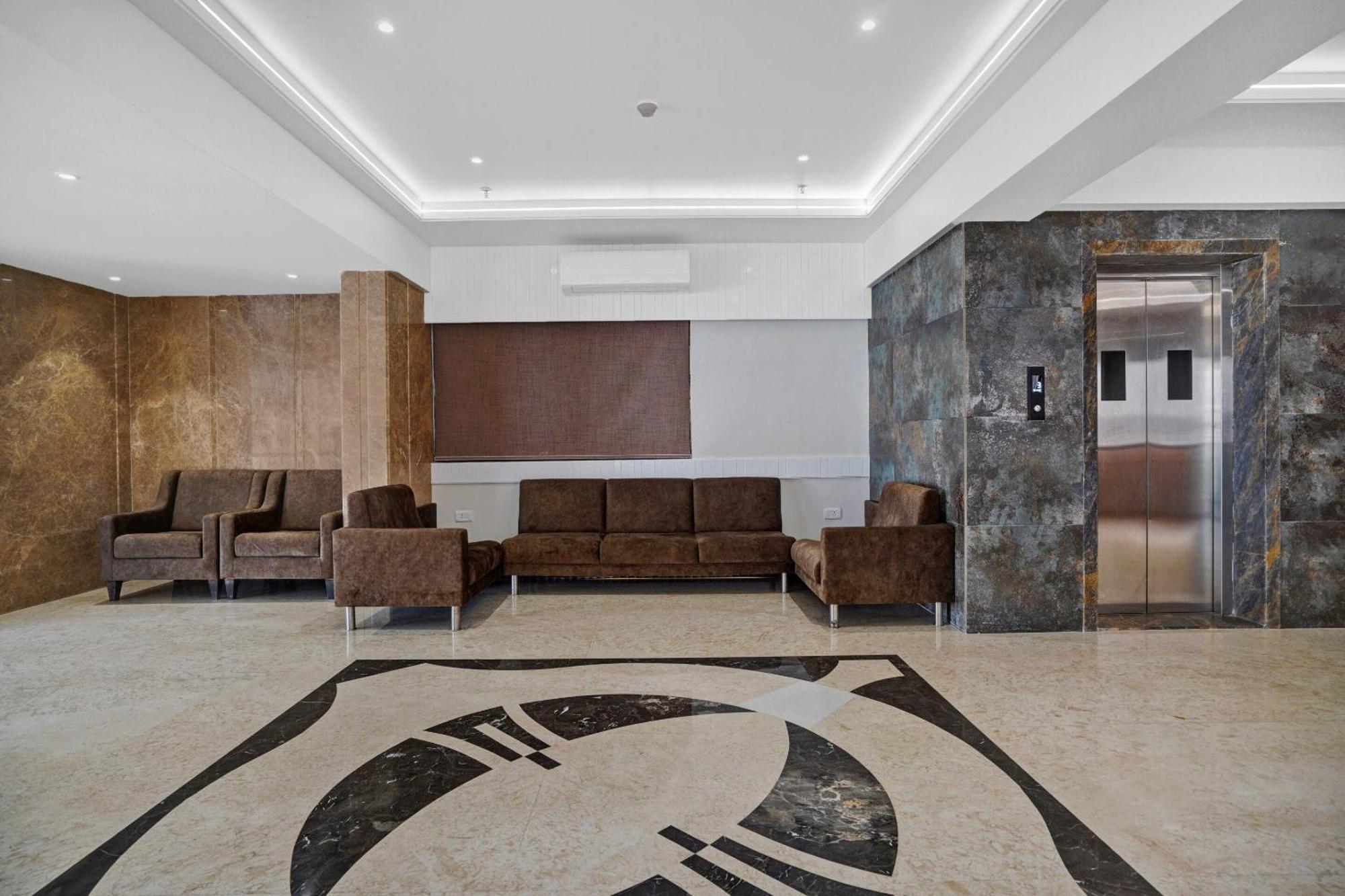 Clubhouse Hotel Raajpath Vadodara Luaran gambar