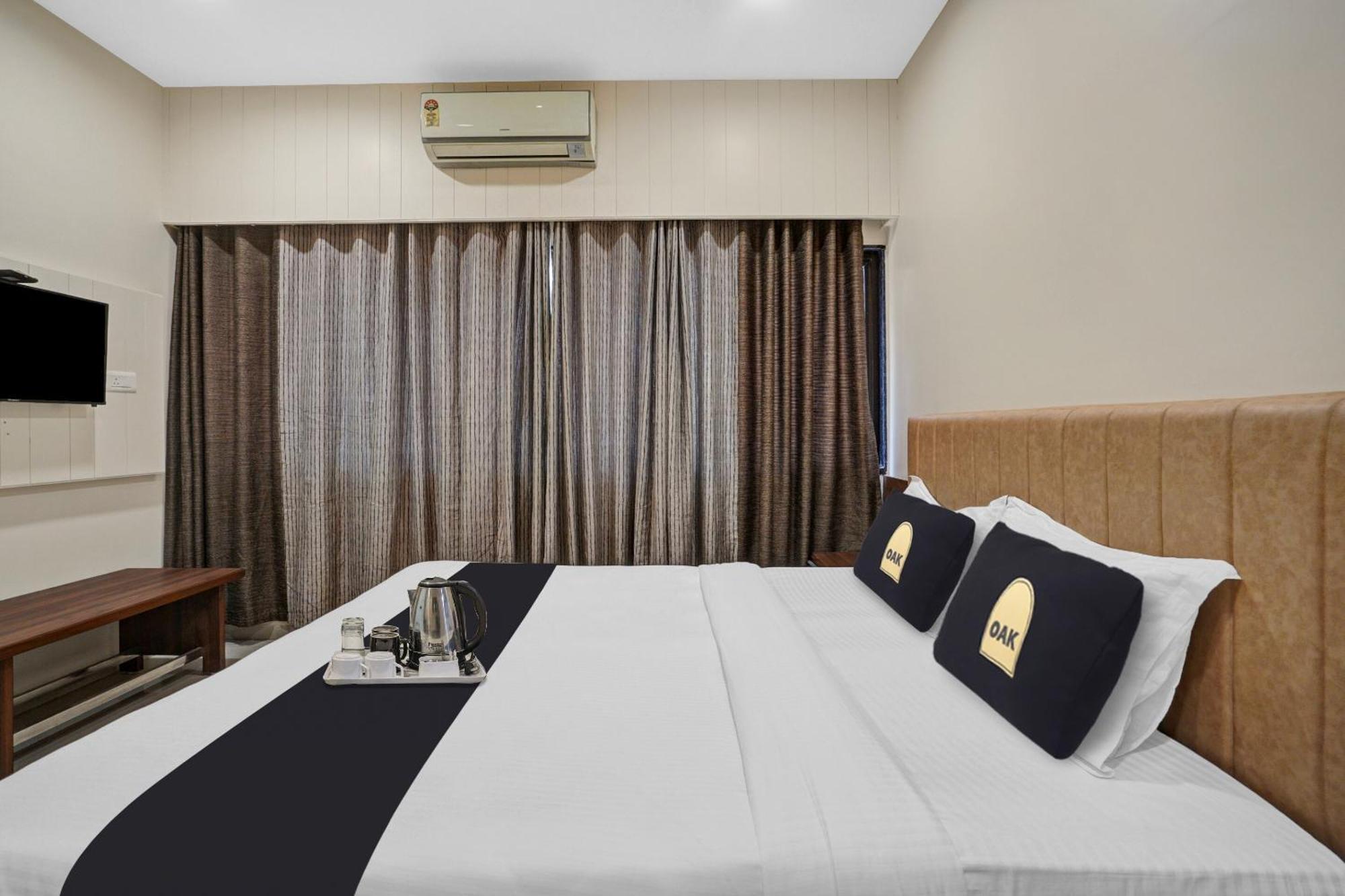 Clubhouse Hotel Raajpath Vadodara Luaran gambar