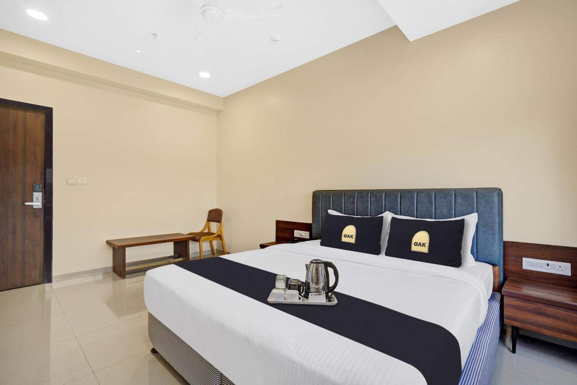Clubhouse Hotel Raajpath Vadodara Luaran gambar