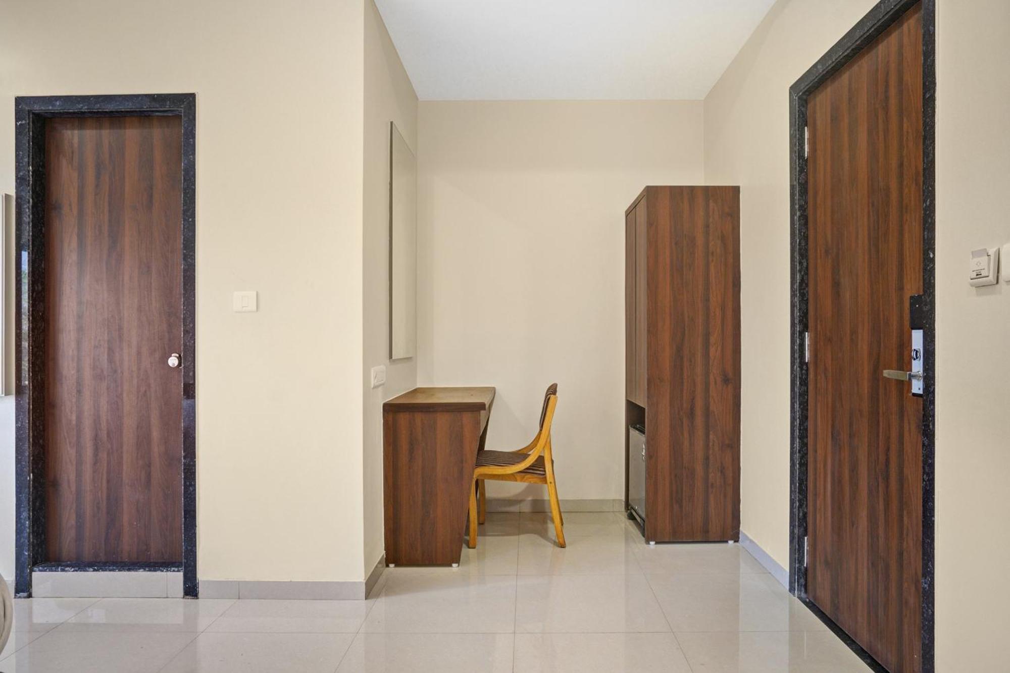 Clubhouse Hotel Raajpath Vadodara Luaran gambar