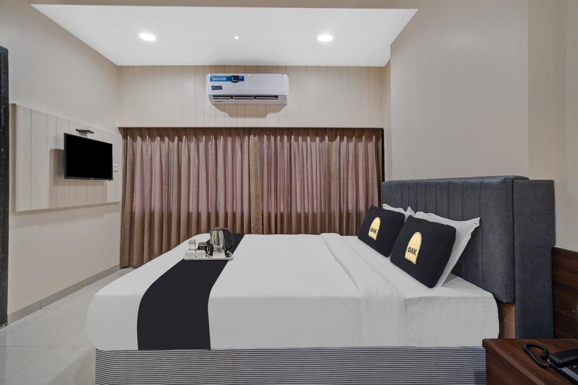 Clubhouse Hotel Raajpath Vadodara Luaran gambar