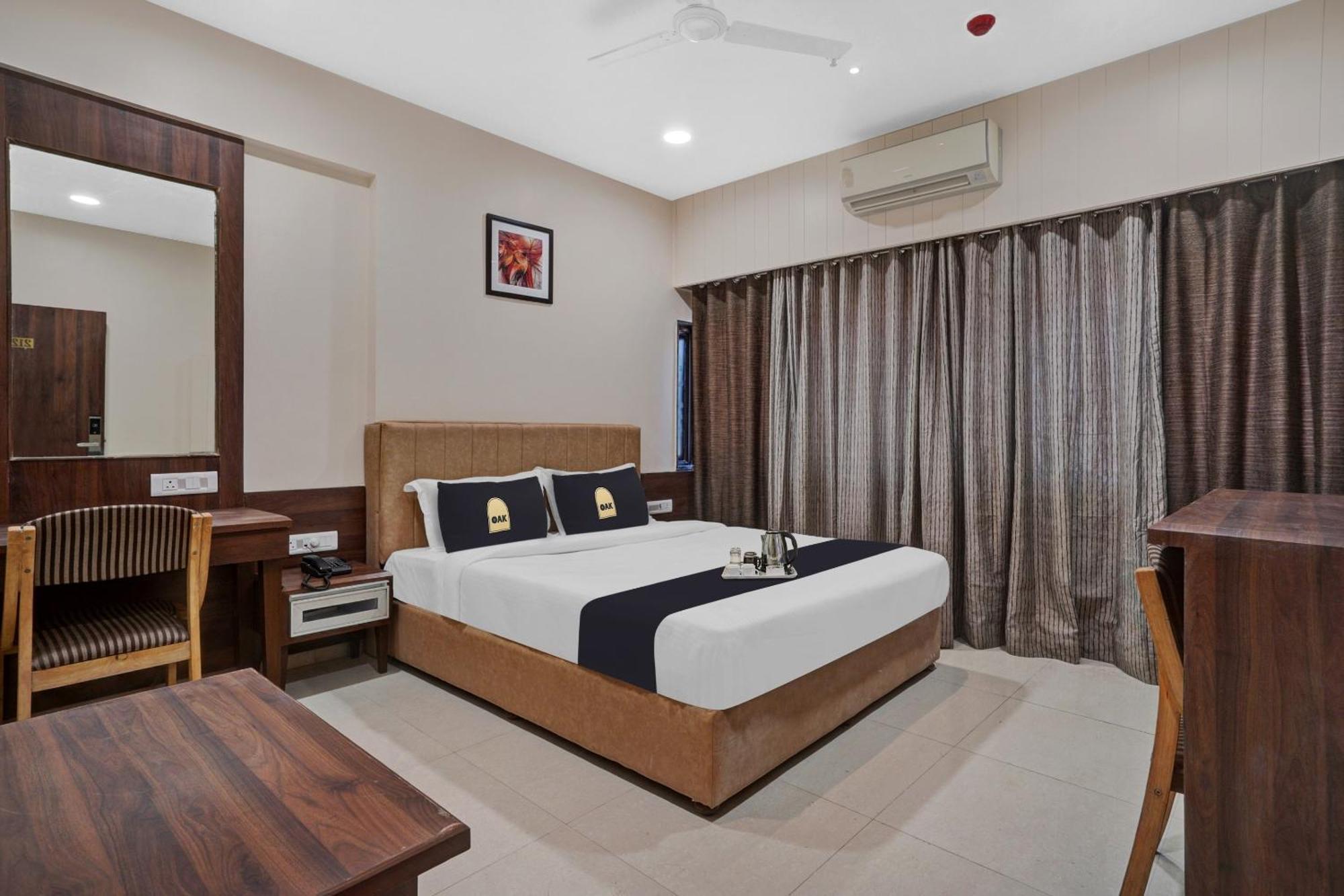 Clubhouse Hotel Raajpath Vadodara Luaran gambar