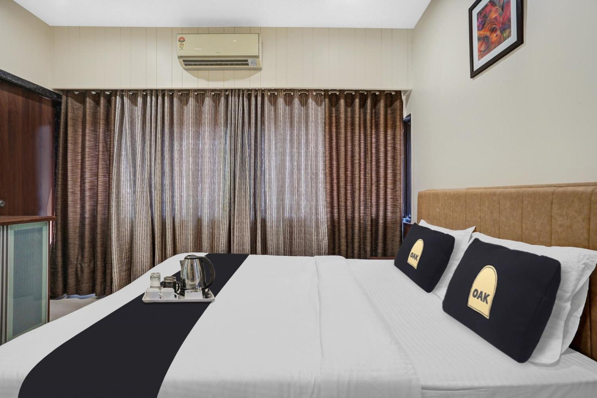 Clubhouse Hotel Raajpath Vadodara Luaran gambar