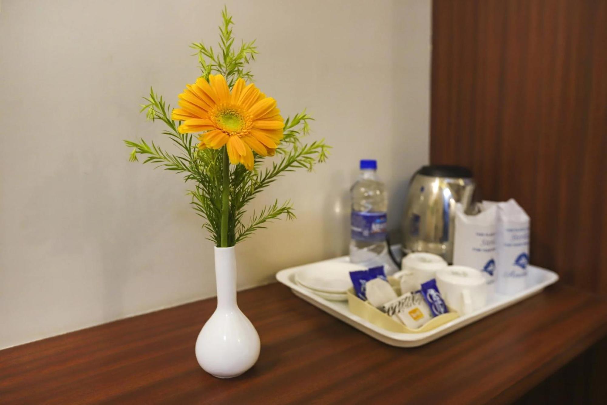 Clubhouse Hotel Raajpath Vadodara Luaran gambar