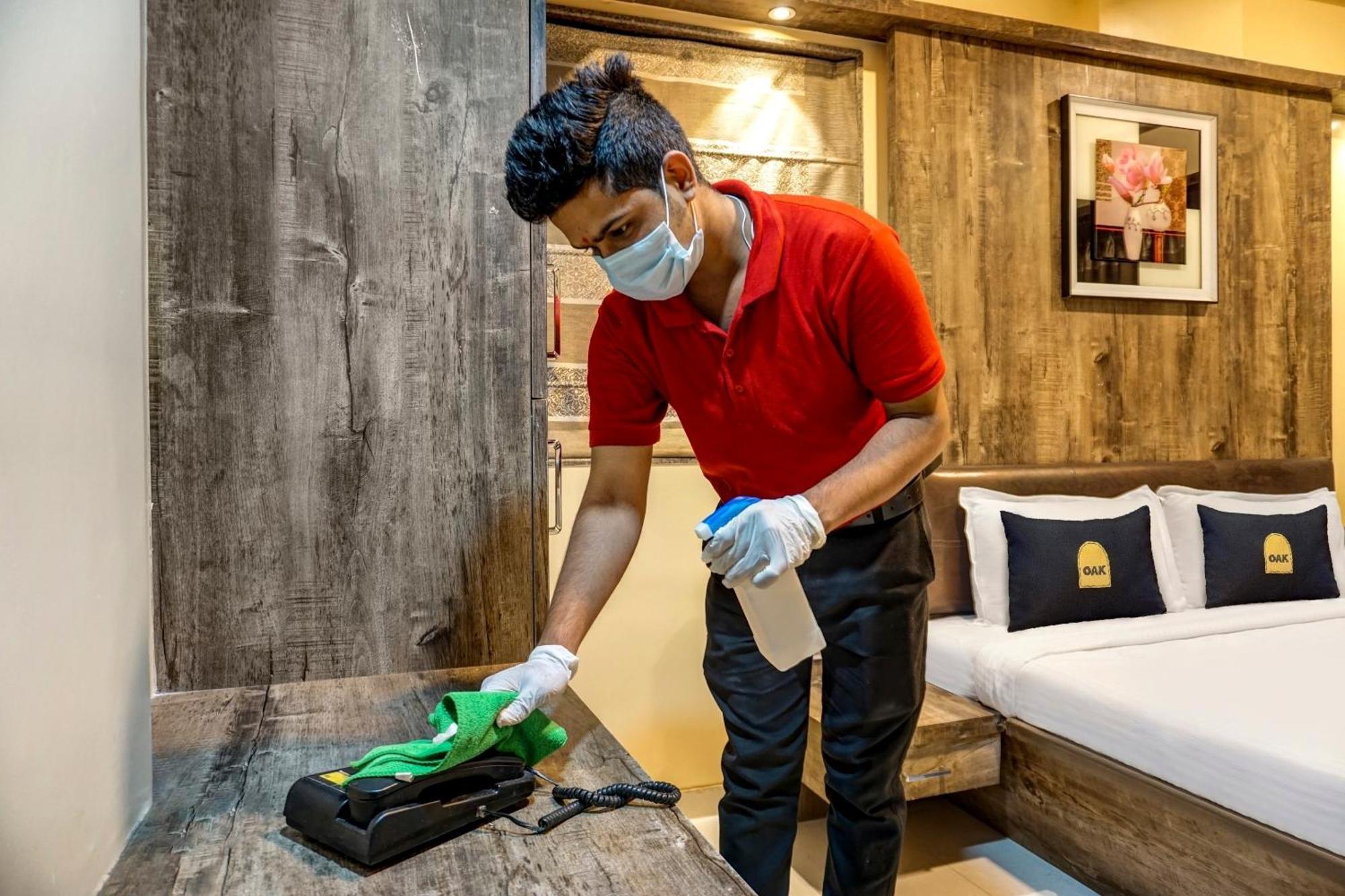 Clubhouse Hotel Raajpath Vadodara Luaran gambar