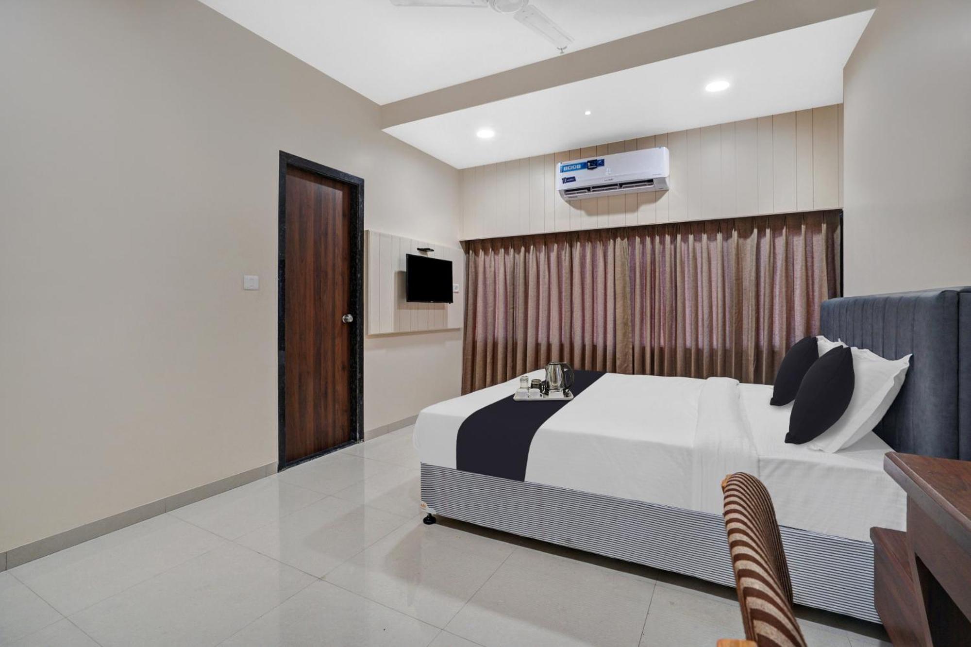 Clubhouse Hotel Raajpath Vadodara Luaran gambar