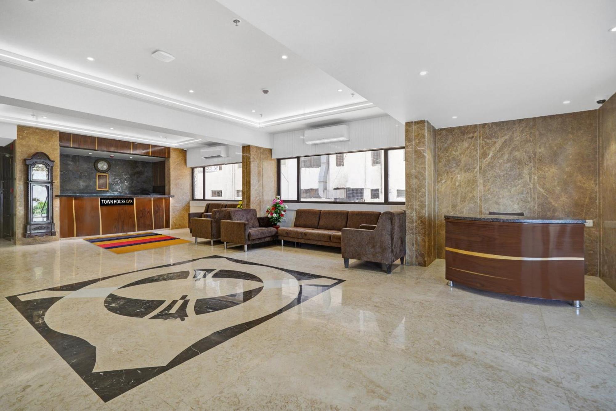 Clubhouse Hotel Raajpath Vadodara Luaran gambar