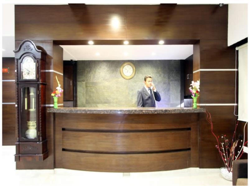 Clubhouse Hotel Raajpath Vadodara Luaran gambar