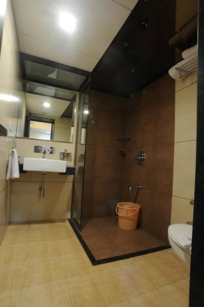 Clubhouse Hotel Raajpath Vadodara Luaran gambar