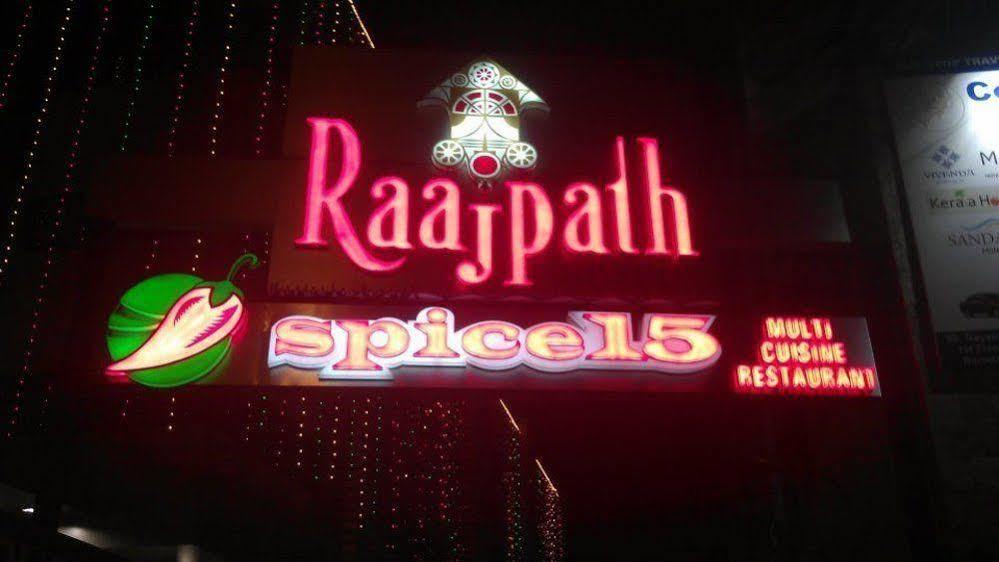 Clubhouse Hotel Raajpath Vadodara Luaran gambar