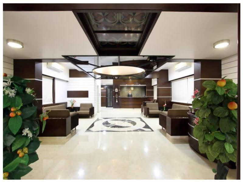 Clubhouse Hotel Raajpath Vadodara Luaran gambar
